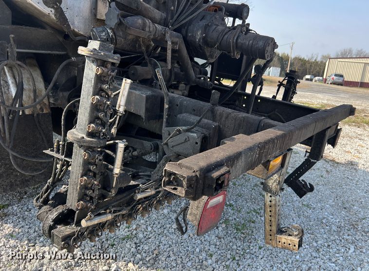 image for item LI9563 2004 Chevrolet C7500  oil distributor truck