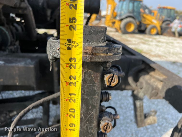 image for item LI9563 2004 Chevrolet C7500  oil distributor truck