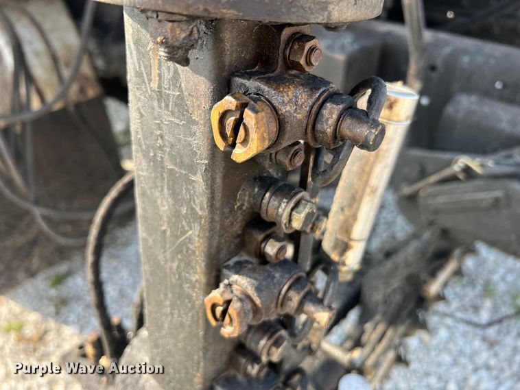 image for item LI9563 2004 Chevrolet C7500  oil distributor truck