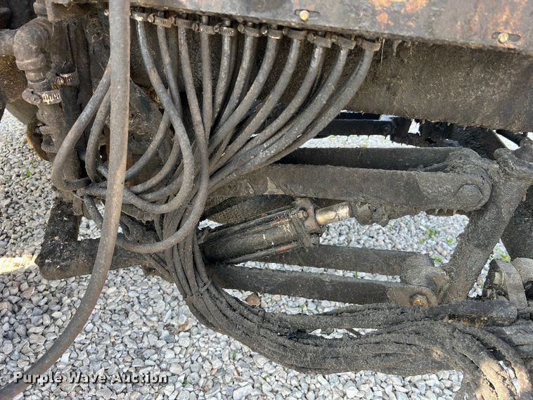 image for item LI9563 2004 Chevrolet C7500  oil distributor truck