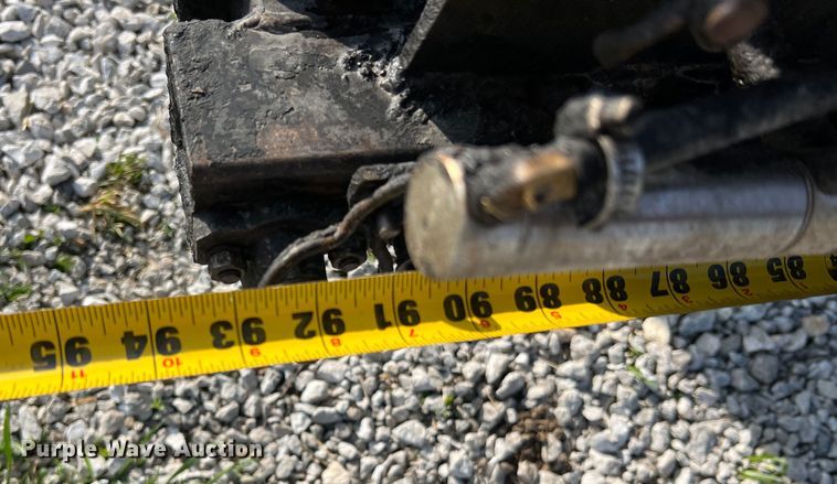 image for item LI9563 2004 Chevrolet C7500  oil distributor truck