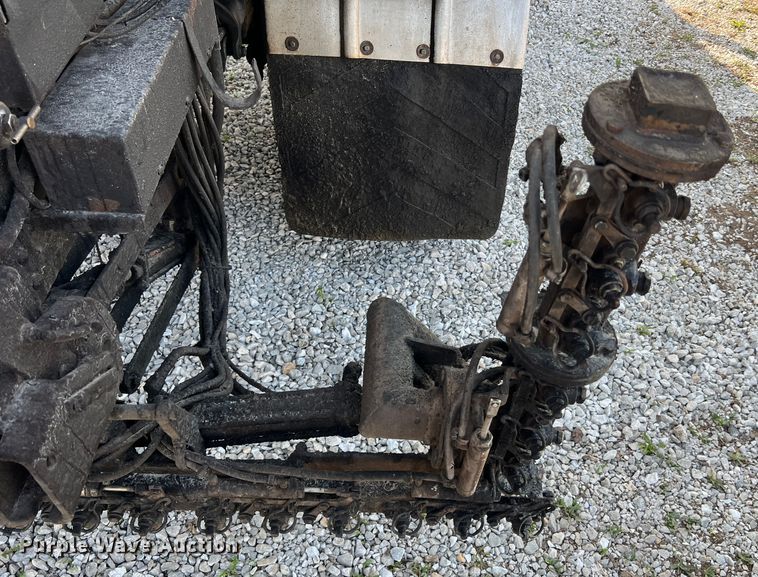 image for item LI9563 2004 Chevrolet C7500  oil distributor truck