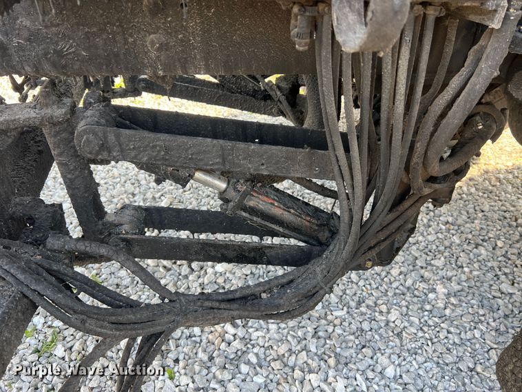 image for item LI9563 2004 Chevrolet C7500  oil distributor truck