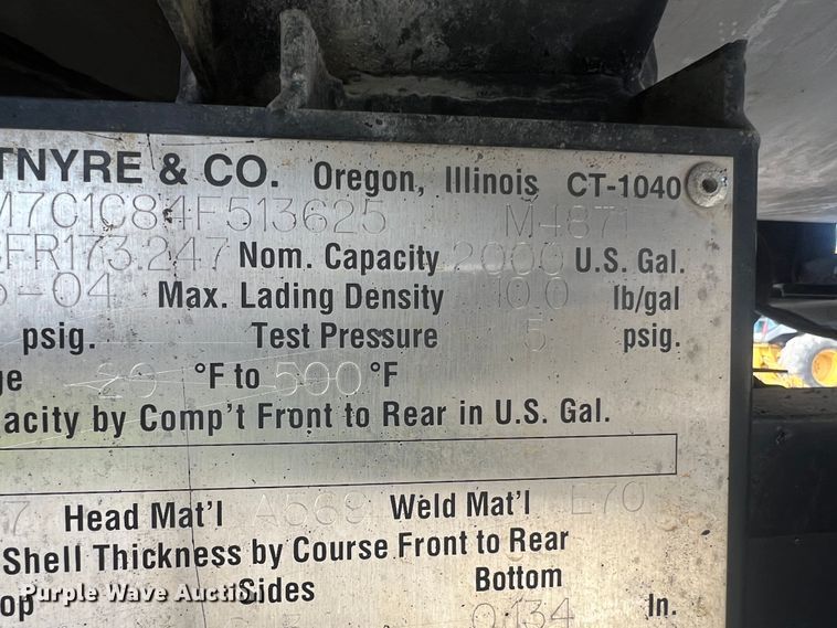 image for item LI9563 2004 Chevrolet C7500  oil distributor truck