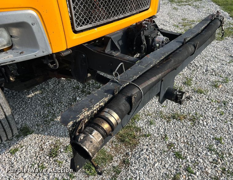 image for item LI9563 2004 Chevrolet C7500  oil distributor truck