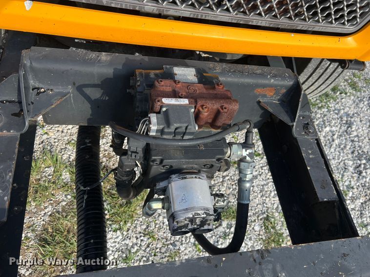 image for item LI9563 2004 Chevrolet C7500  oil distributor truck