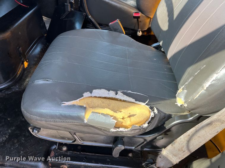 image for item LI9563 2004 Chevrolet C7500  oil distributor truck