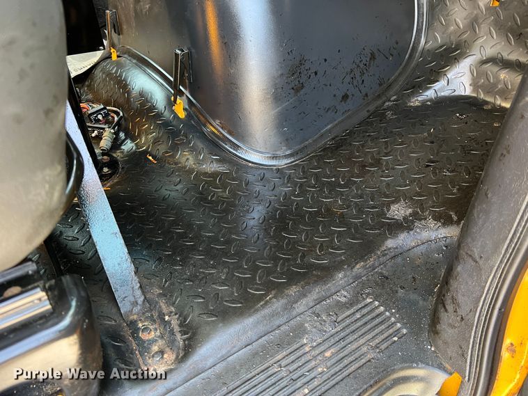 image for item LI9563 2004 Chevrolet C7500  oil distributor truck