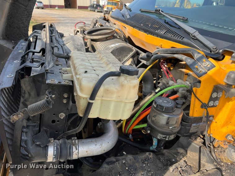 image for item LI9563 2004 Chevrolet C7500  oil distributor truck