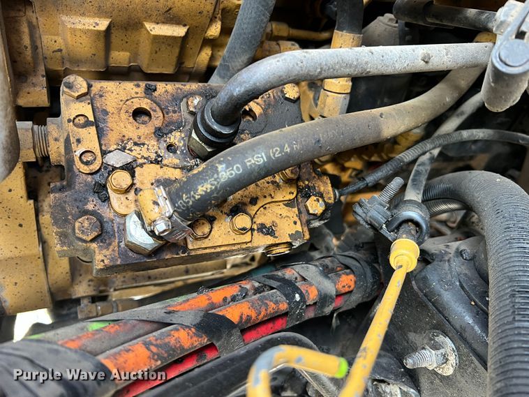 image for item LI9563 2004 Chevrolet C7500  oil distributor truck