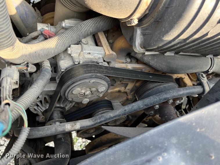 image for item LI9563 2004 Chevrolet C7500  oil distributor truck