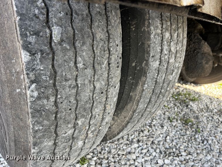 image for item LI9563 2004 Chevrolet C7500  oil distributor truck