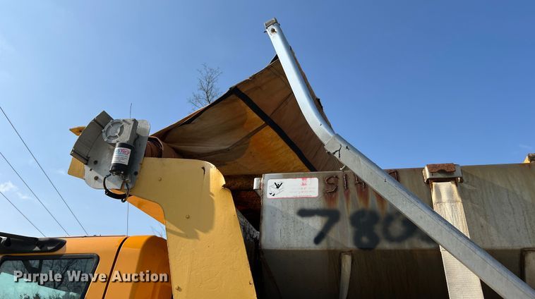 image for item LI9565 2006 International 7400 dump truck