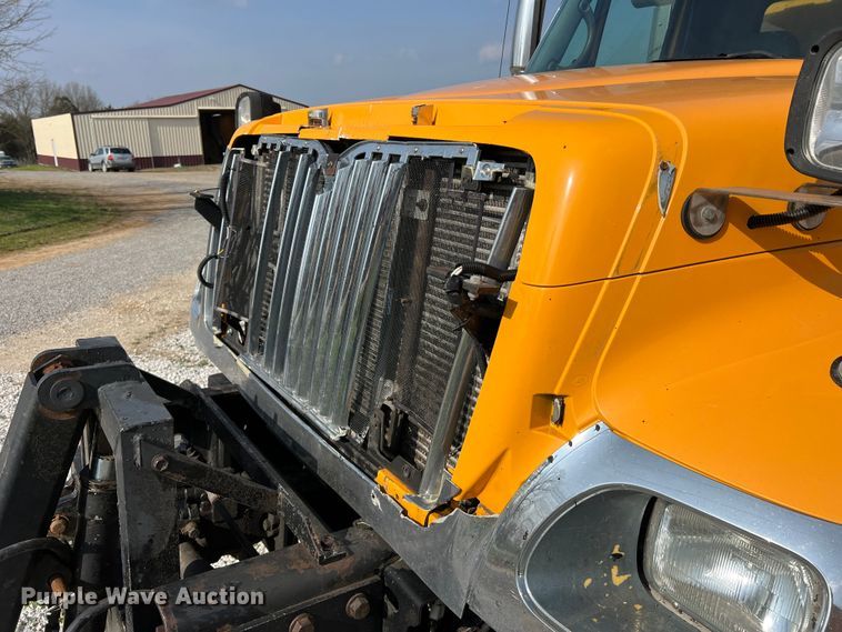 image for item LI9565 2006 International 7400 dump truck