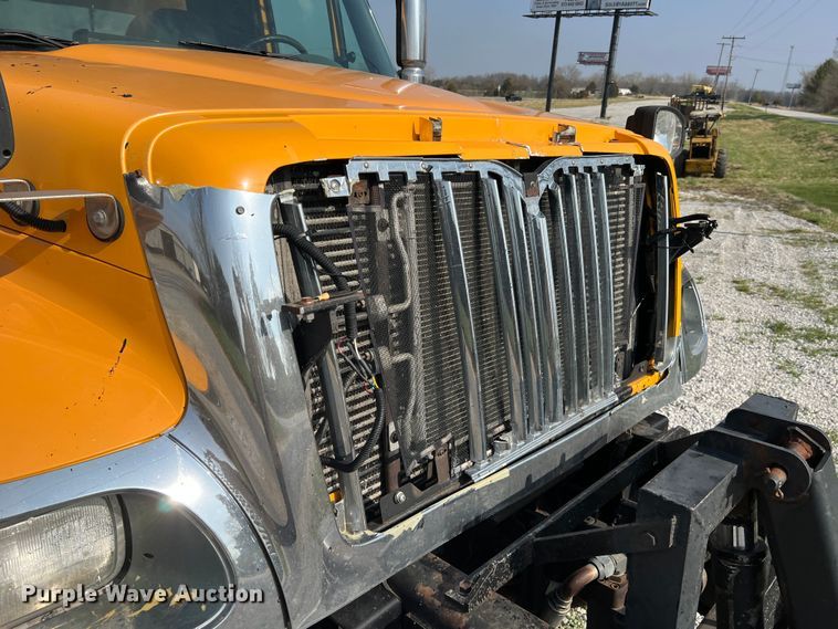 image for item LI9565 2006 International 7400 dump truck