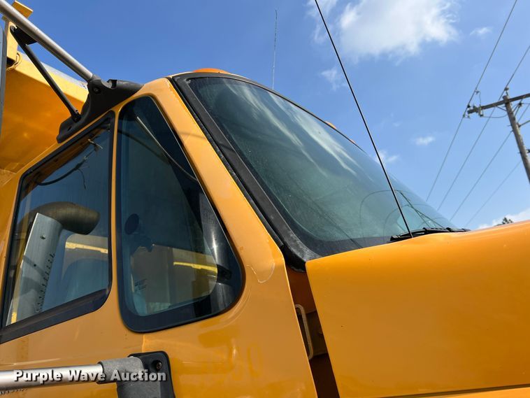 image for item LI9565 2006 International 7400 dump truck