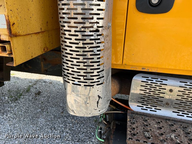 image for item LI9565 2006 International 7400 dump truck