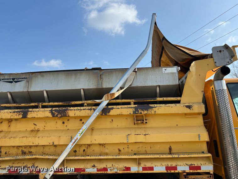 image for item LI9565 2006 International 7400 dump truck