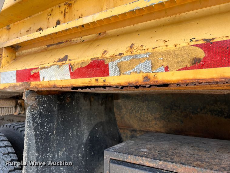 image for item LI9565 2006 International 7400 dump truck