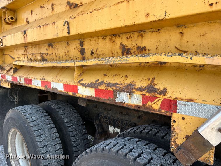 image for item LI9565 2006 International 7400 dump truck