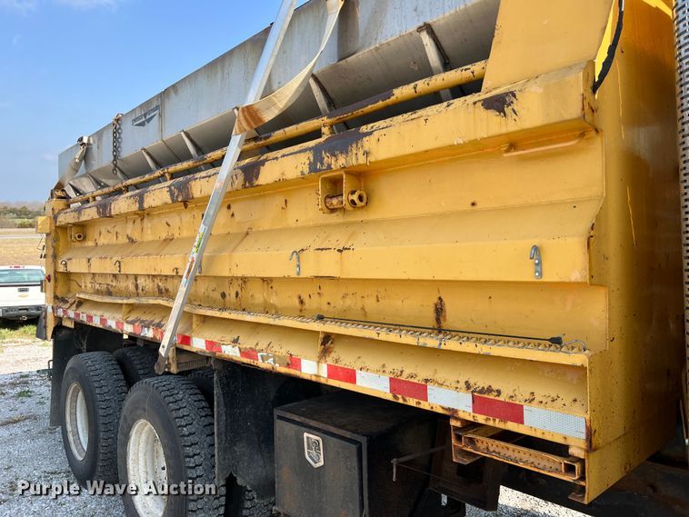 image for item LI9565 2006 International 7400 dump truck