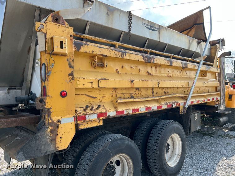 image for item LI9565 2006 International 7400 dump truck
