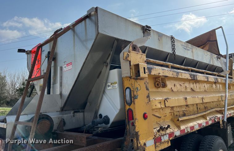 image for item LI9565 2006 International 7400 dump truck