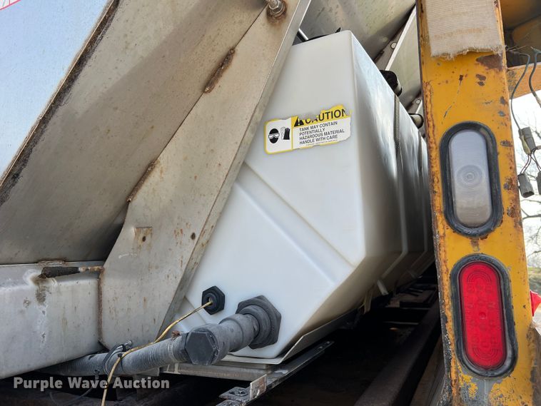 image for item LI9565 2006 International 7400 dump truck