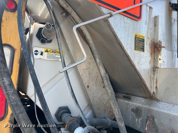 image for item LI9565 2006 International 7400 dump truck