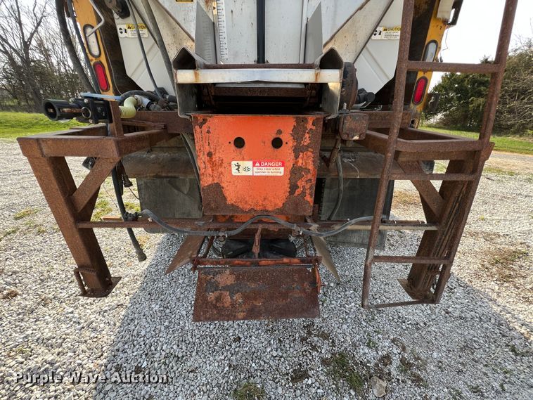 image for item LI9565 2006 International 7400 dump truck