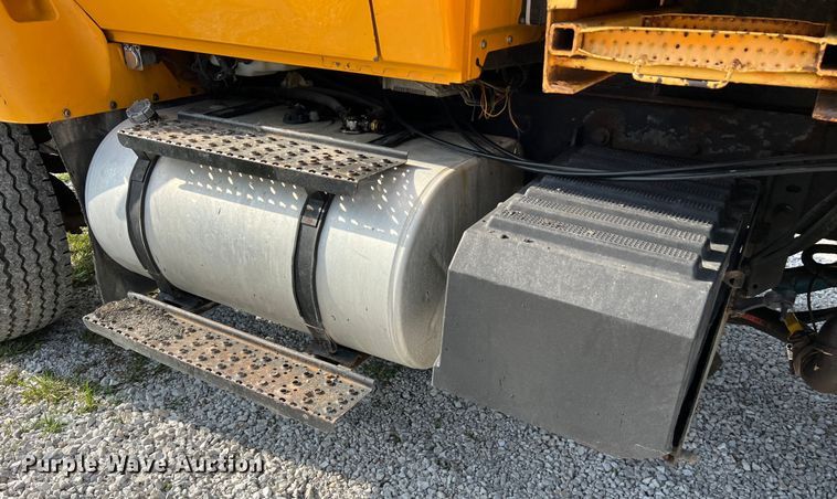 image for item LI9565 2006 International 7400 dump truck