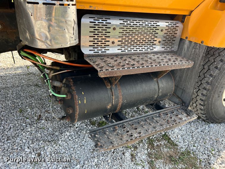 image for item LI9565 2006 International 7400 dump truck