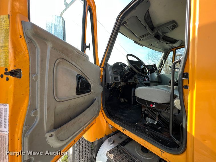 image for item LI9565 2006 International 7400 dump truck