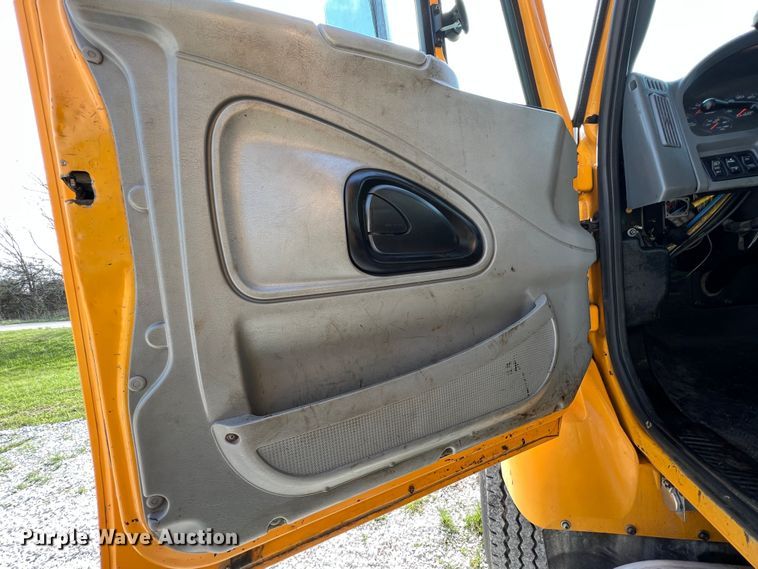 image for item LI9565 2006 International 7400 dump truck