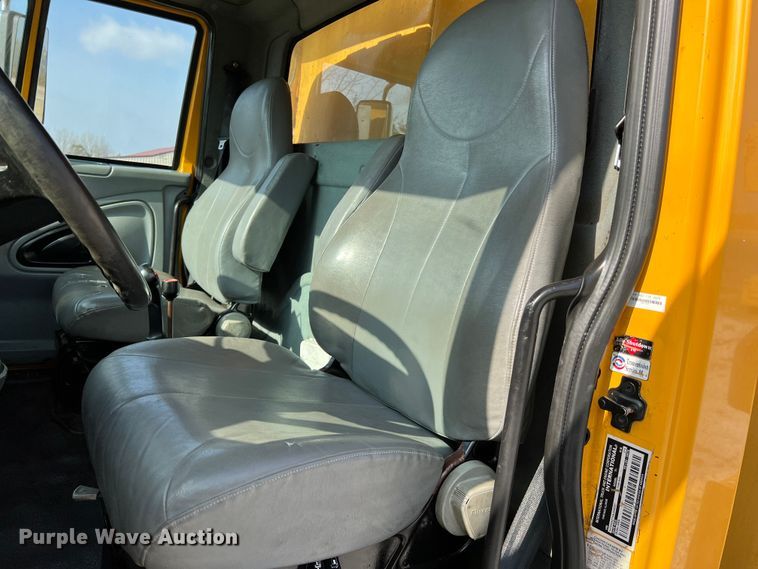 image for item LI9565 2006 International 7400 dump truck