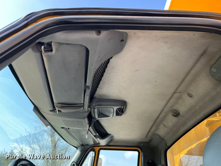 image for item LI9565 2006 International 7400 dump truck