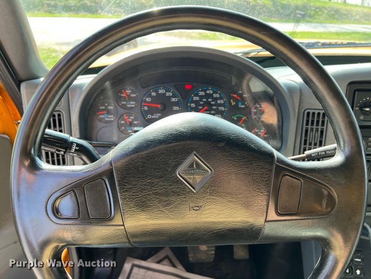 image for item LI9565 2006 International 7400 dump truck