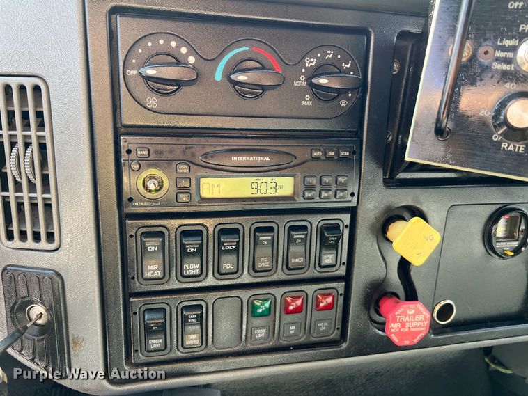 image for item LI9565 2006 International 7400 dump truck