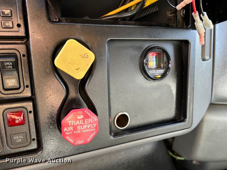 image for item LI9565 2006 International 7400 dump truck