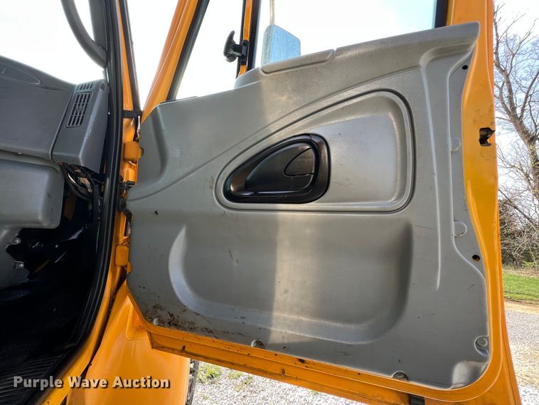 image for item LI9565 2006 International 7400 dump truck