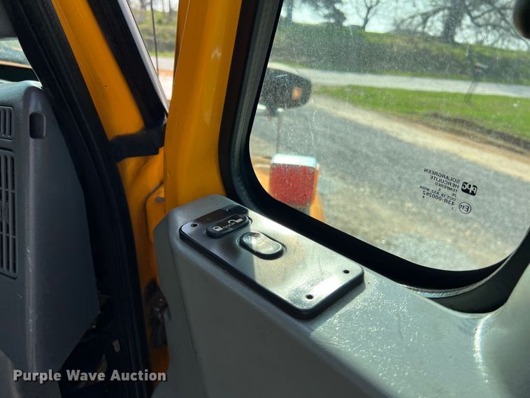 image for item LI9565 2006 International 7400 dump truck