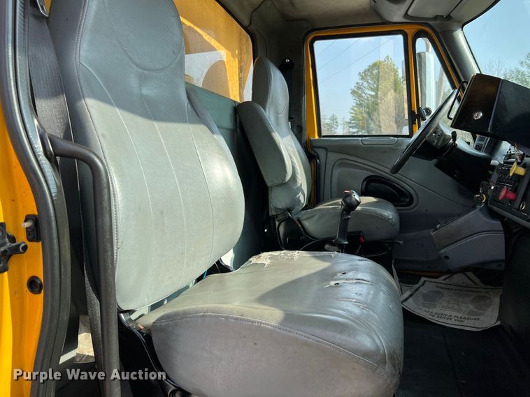 image for item LI9565 2006 International 7400 dump truck