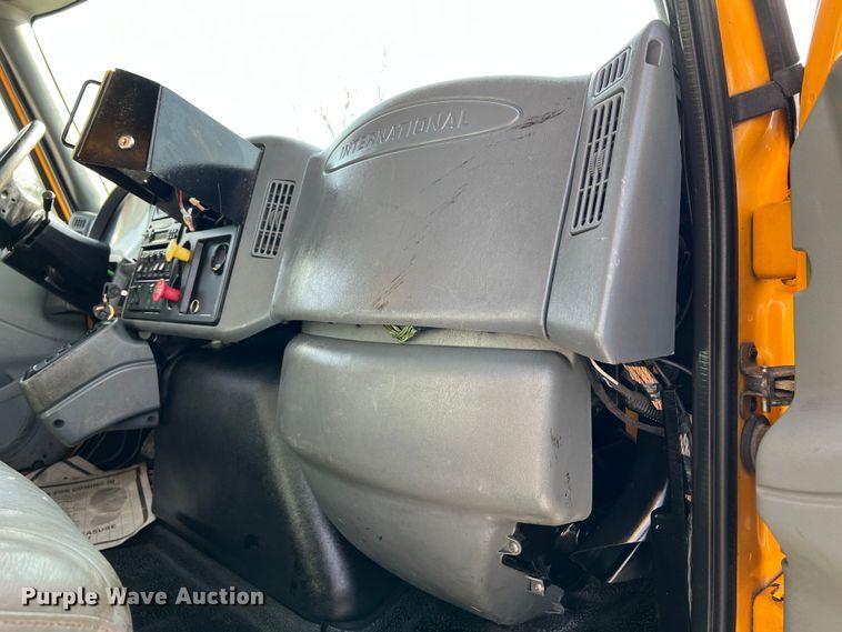 image for item LI9565 2006 International 7400 dump truck