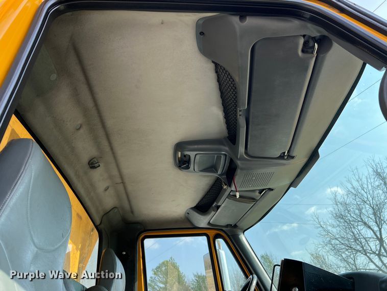 image for item LI9565 2006 International 7400 dump truck