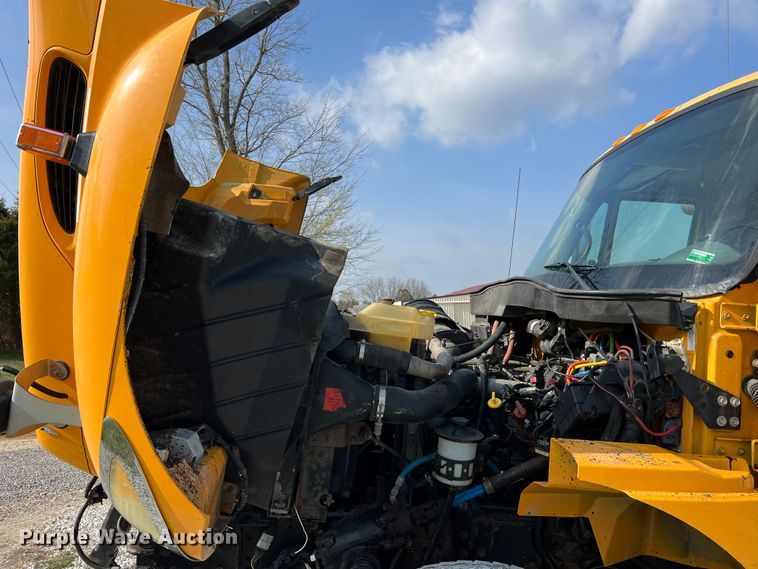 image for item LI9565 2006 International 7400 dump truck