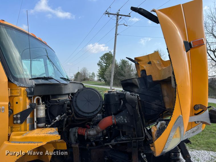 image for item LI9565 2006 International 7400 dump truck