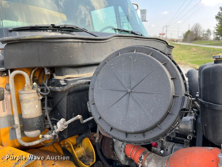 image for item LI9565 2006 International 7400 dump truck