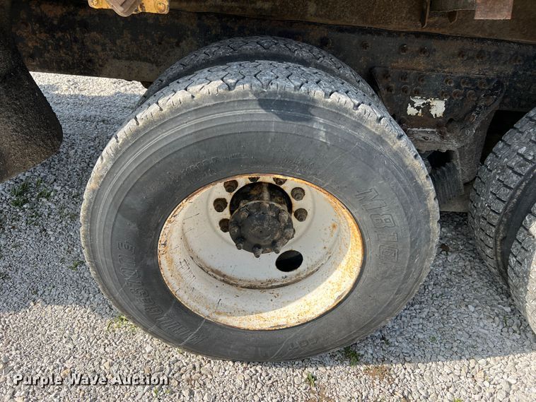 image for item LI9565 2006 International 7400 dump truck