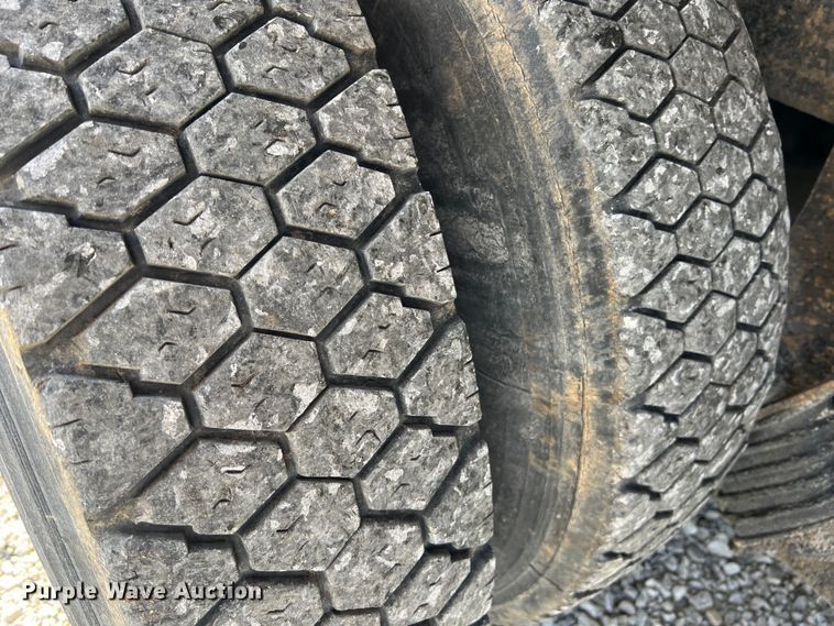 image for item LI9565 2006 International 7400 dump truck