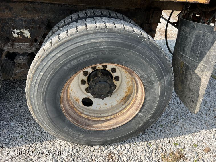 image for item LI9565 2006 International 7400 dump truck